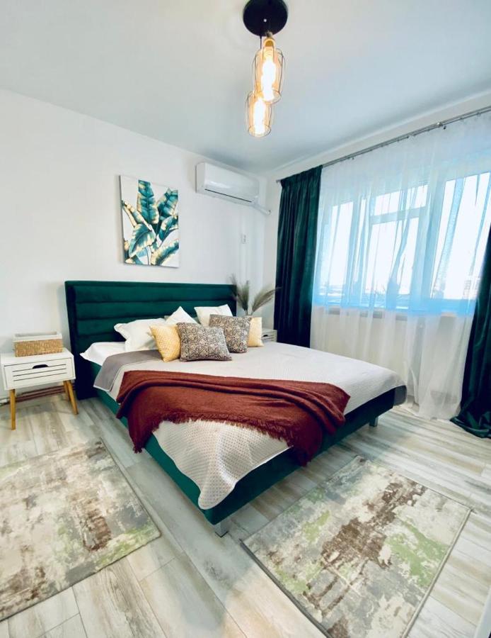 B&B Iaşi - 2 rooms apartment Airy & Bright PALAS Center - Bed and Breakfast Iaşi
