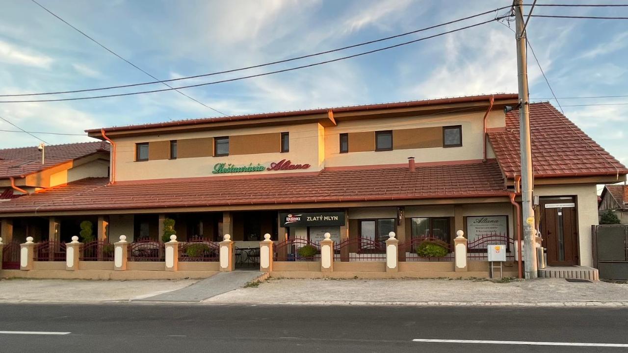 Reštaurácia-penzión ALTANA - Ferienwohnung Ludanice