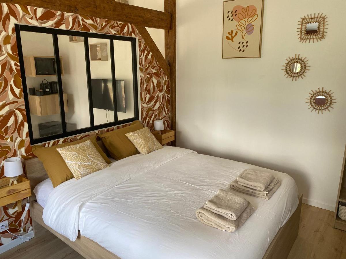 Queen Room with Pool View