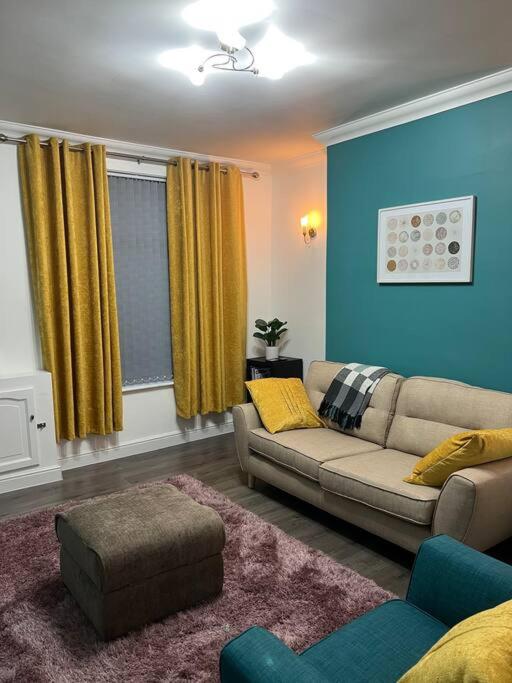 B&B Bolton - Comfortably furnished 2 bedroom home in Bolton - Bed and Breakfast Bolton