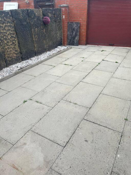 Comfortably furnished 2 bedroom home in Bolton - Chambres d'hôtes Bolton