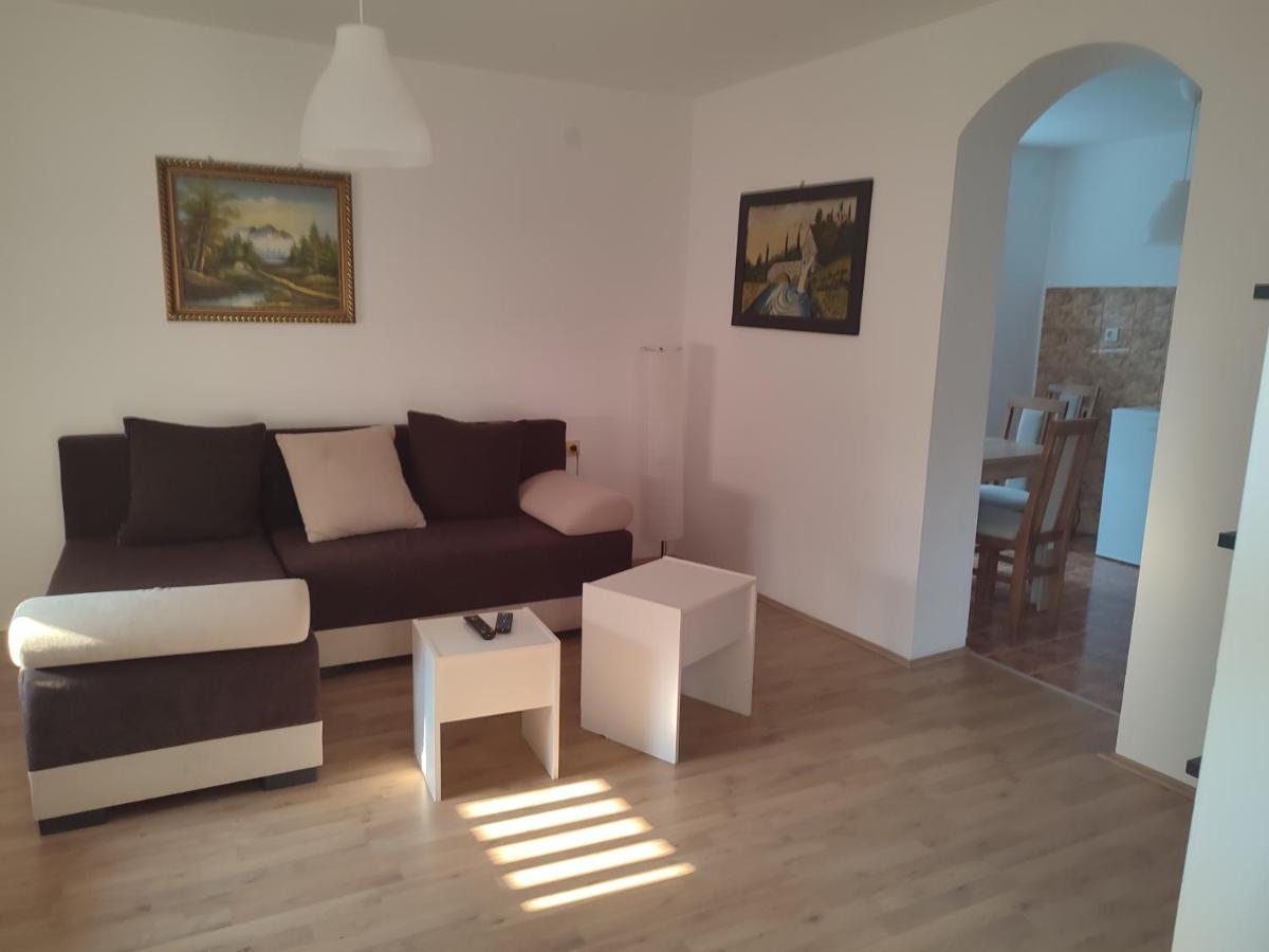 Apartman Banjica 1 - Chambres d’hôtes