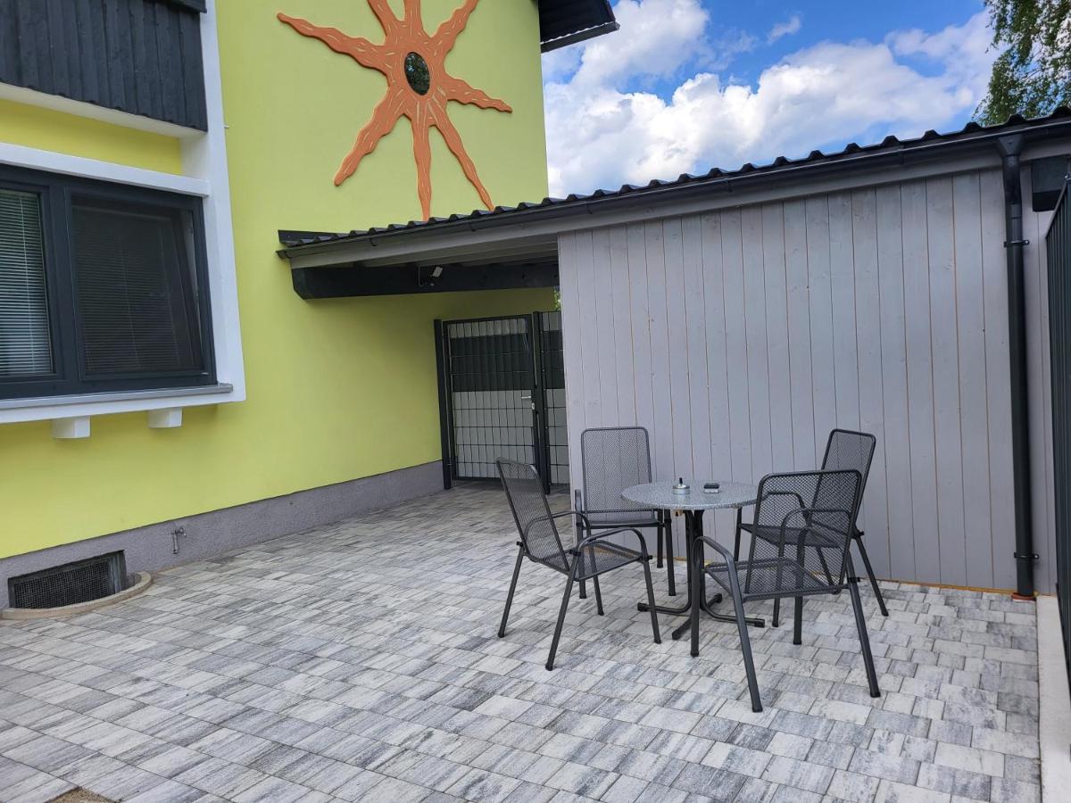 Apartment Karin, Eigener Eingang, 3 Schlafzimmer, Doppelcarport - B&B Langenwang