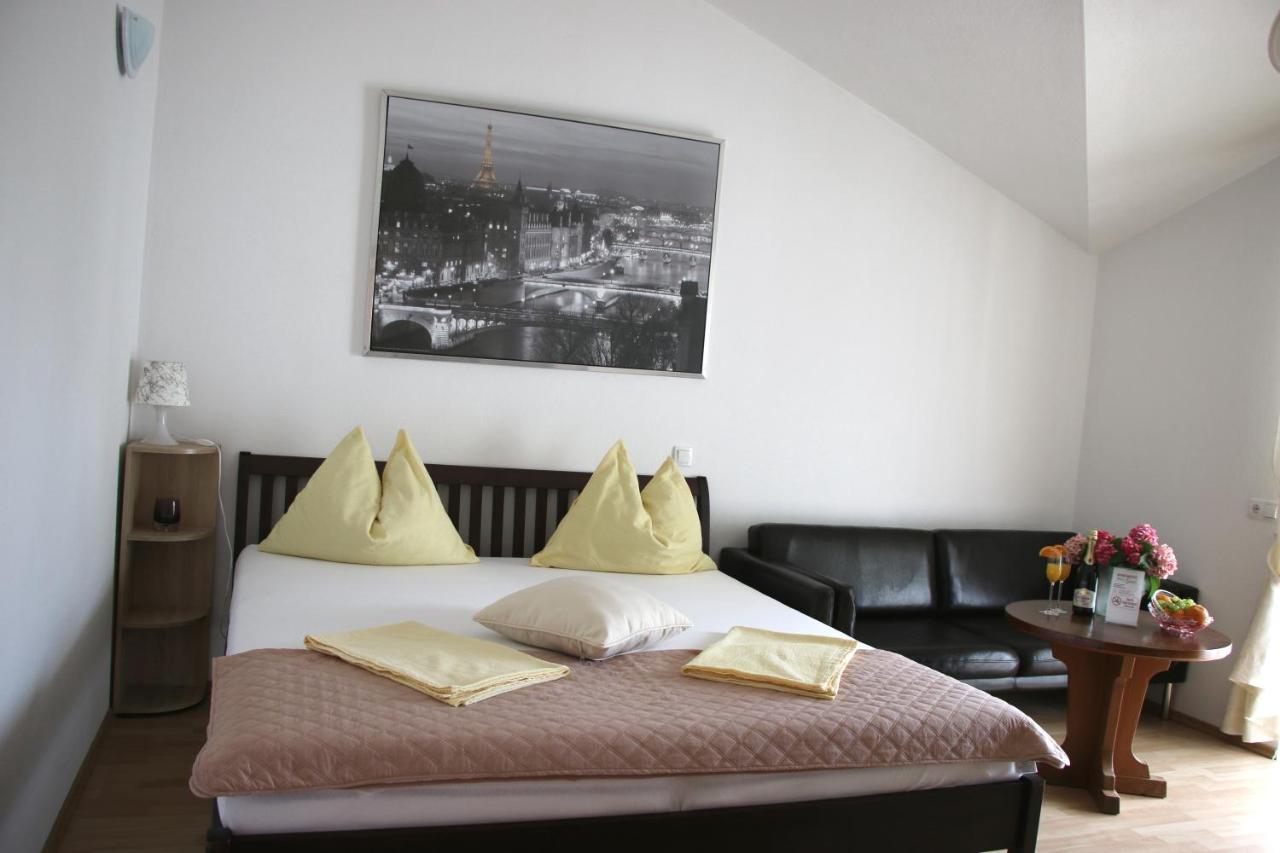 Apartment mit Balkon