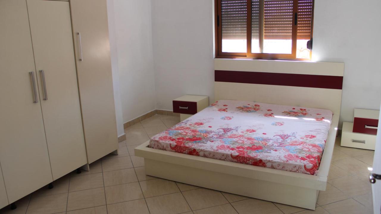 B&B Tirana - Bledi's Comfy Apartment in New Blvd / Free Parking - Bed and Breakfast Tirana