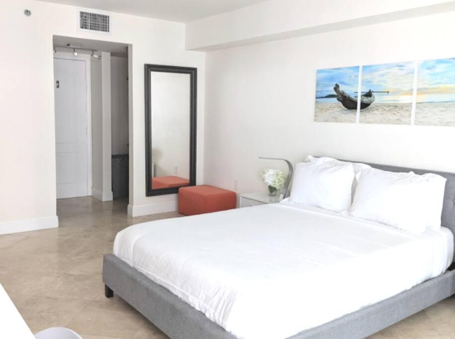 B&B Miami - Fully Renovated One Bedroom Apartment @ The Club - Bed and Breakfast Miami