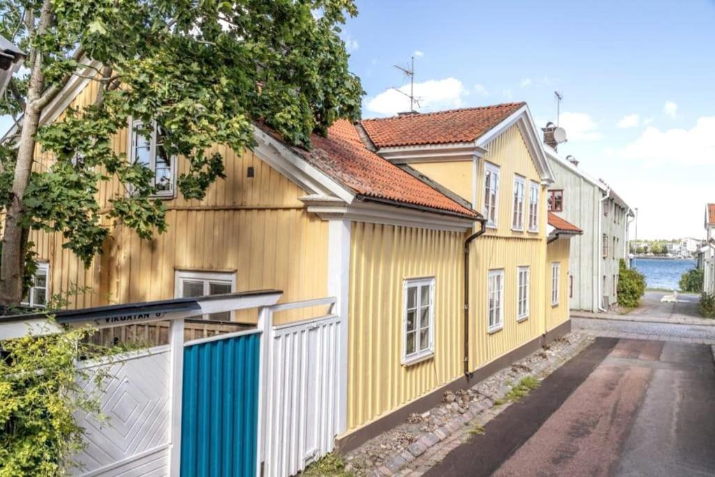 B&B Västervik - Central lägenhet i nyrenoverat 1700-talshus - Bed and Breakfast Västervik