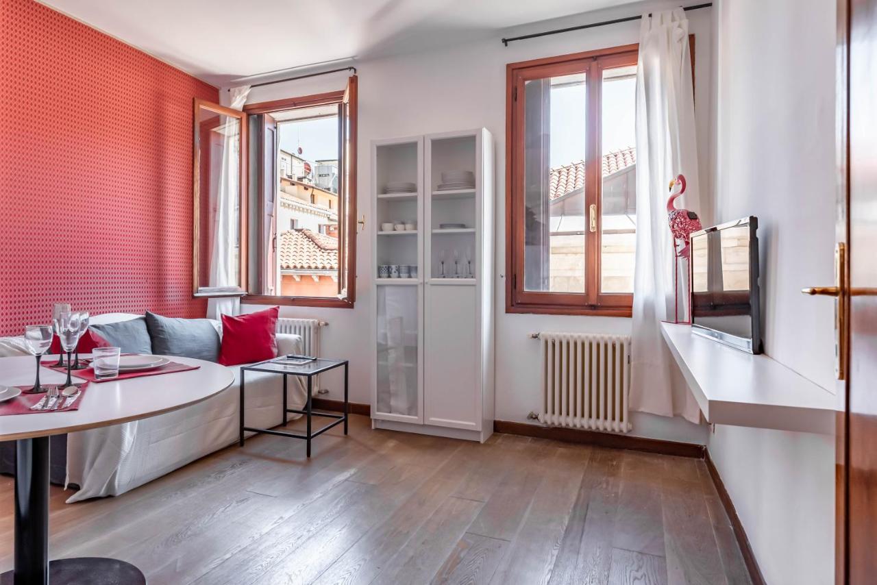 B&B Venedig - [VENEZIA-SAN MARCO] VIEW ON LUXURY SHOPPING STREET - Bed and Breakfast Venedig