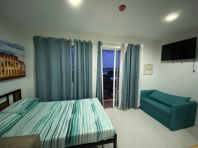 B&B Bacolod City - The Linds Condo Unit 814 Cityscape - Bed and Breakfast Bacolod City