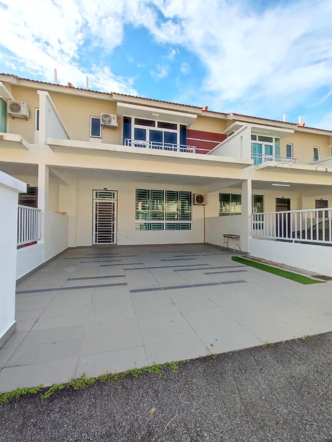 Spacious Family House at Desaru Harmonia 2 - B&B