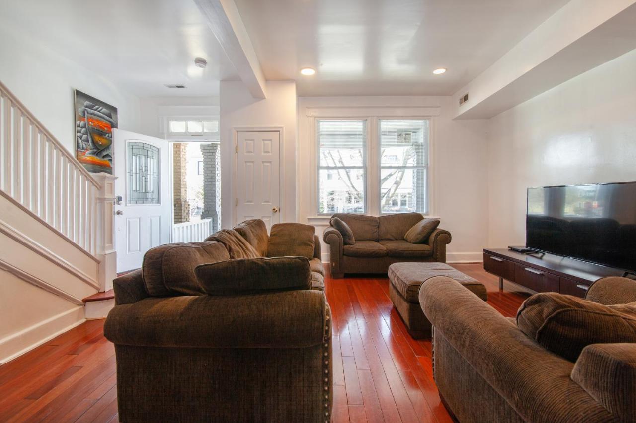 B&B Washington D.C. - Spacious, Relaxing, 4 Bd 3.5 Ba Home In Petworth! - Bed and Breakfast Washington D.C.