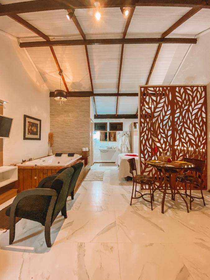 Studio with Spa Bath