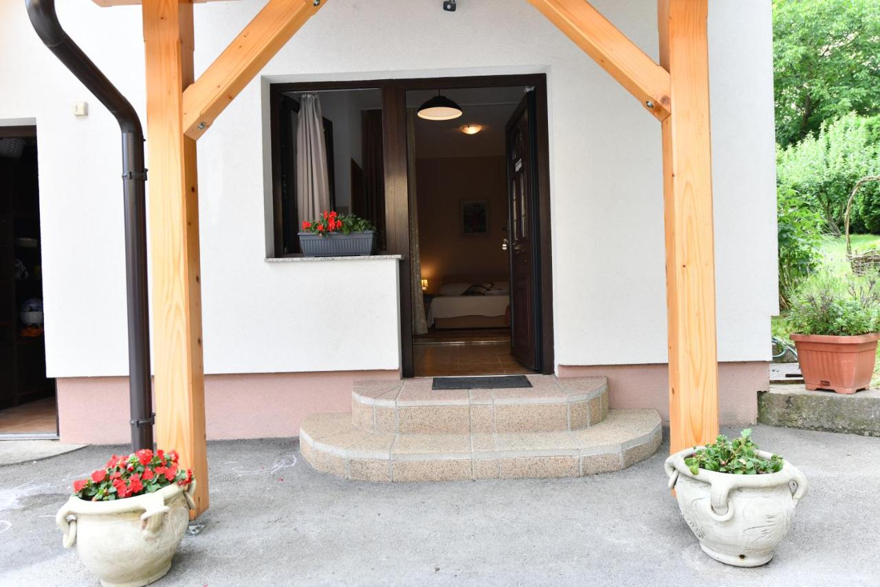 Studio Apartment (2 Adults)