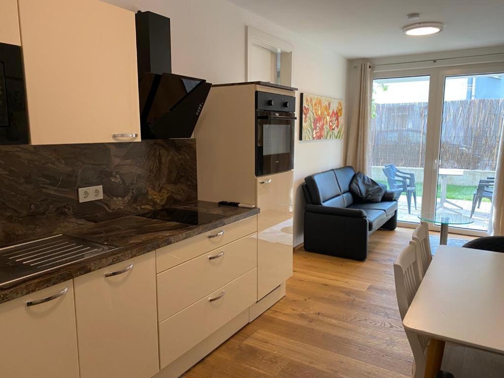 Modern apartment with garden near city center - Ferienwohnung