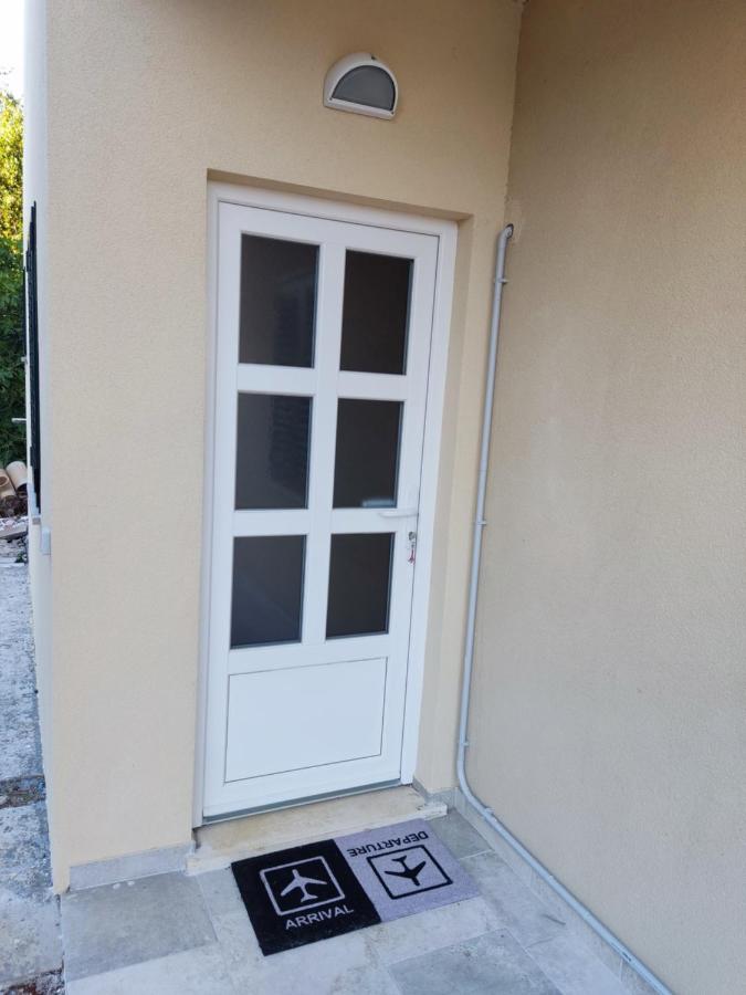 Airport Garden Room - Ferienwohnung Čilipi