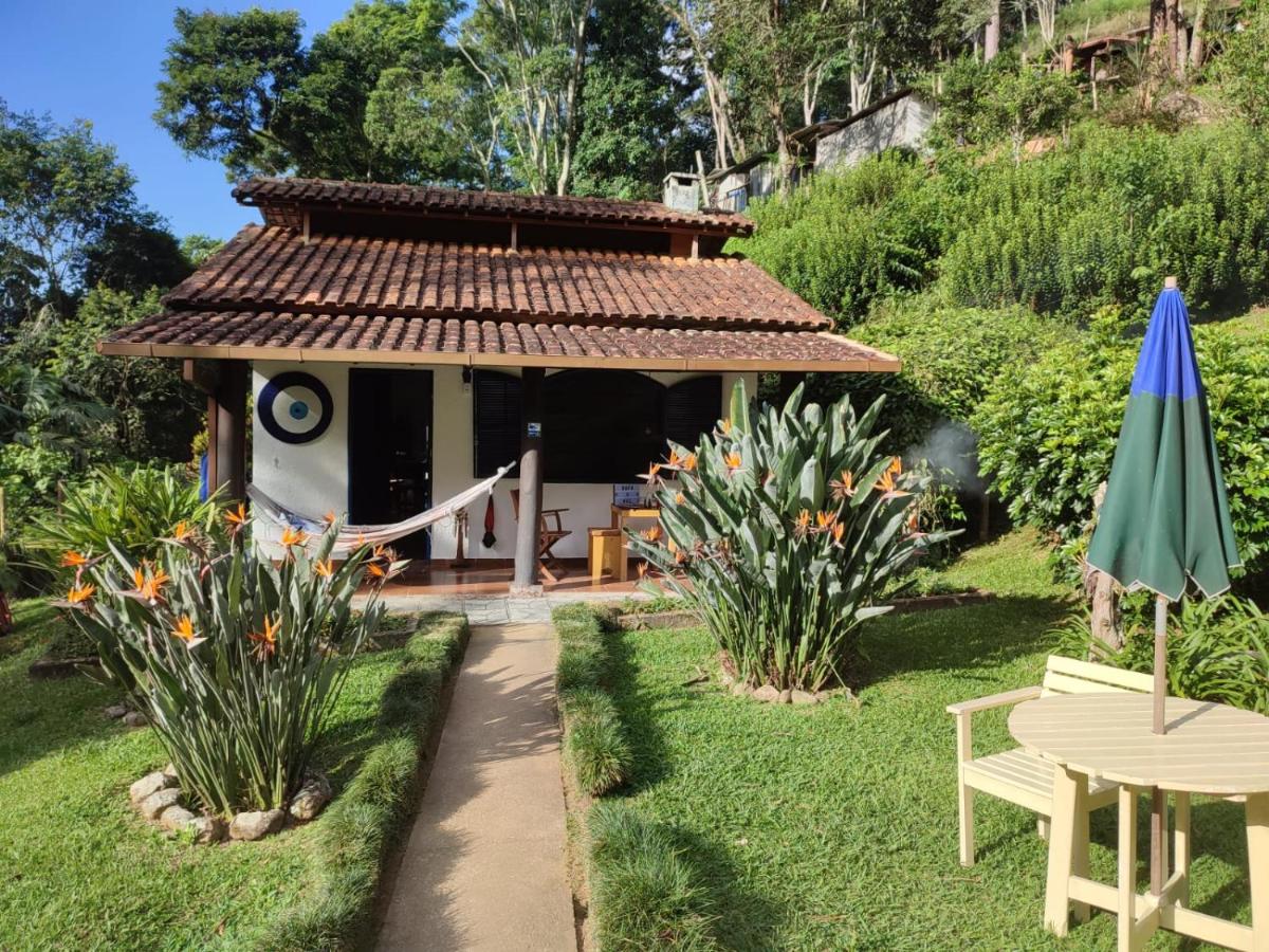 B&B Nova Friburgo - Chalé das Montanhas - Cachoeira particular dentro da hospedagem - Bed and Breakfast Nova Friburgo