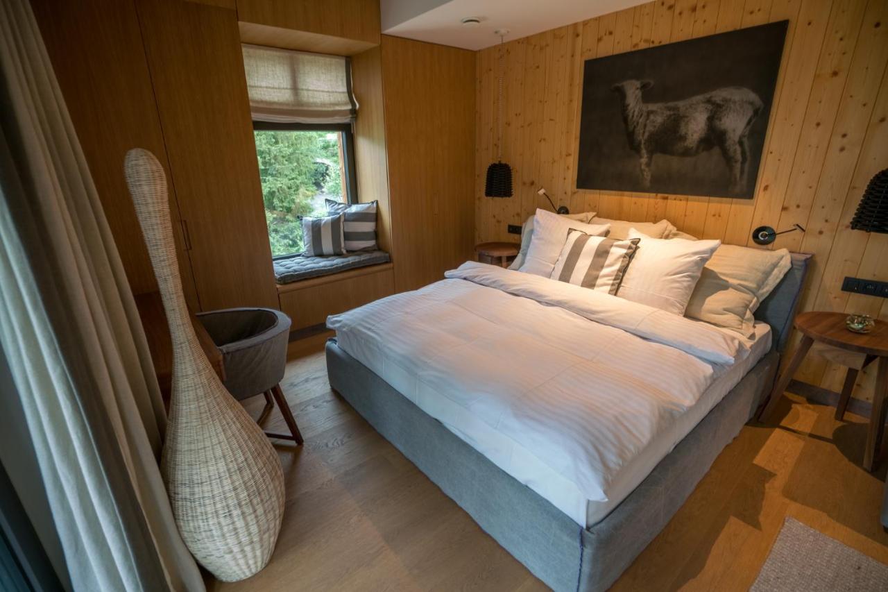 King Studio with Sofa Bed