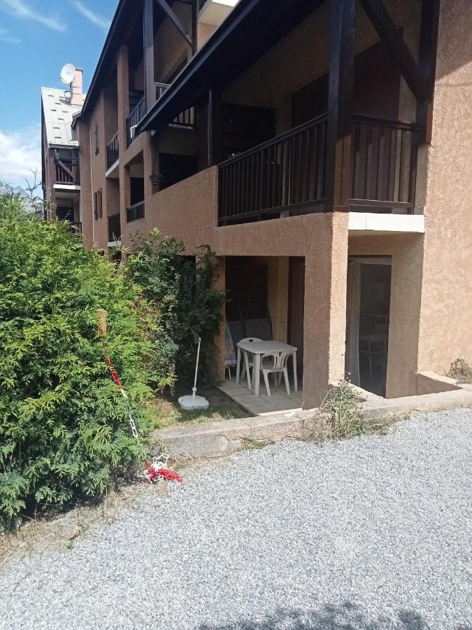 Appartement en rez de jardin et parking privatifs près des pistes - B&B La Salle les Alpes