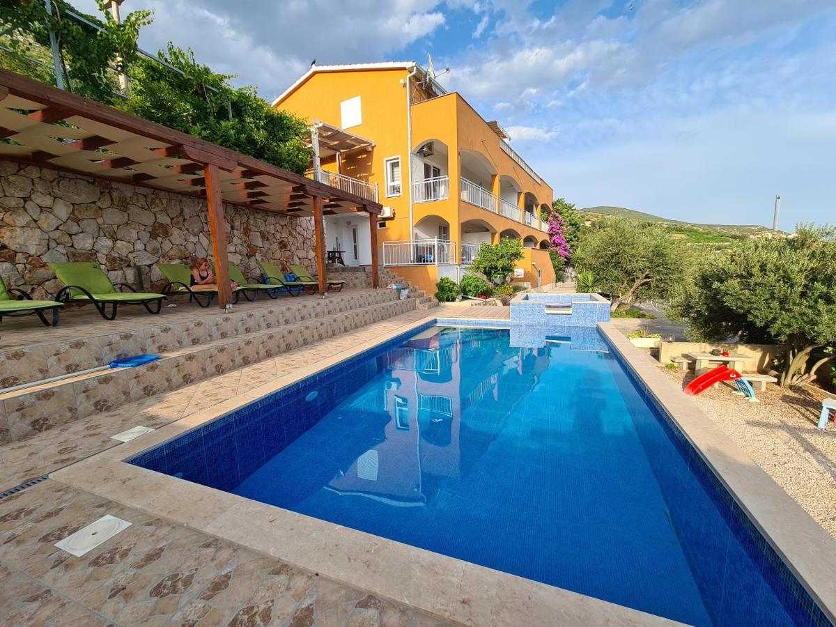 B&B Orebic - Apartments with a swimming pool Mokalo, Peljesac - 639 - Bed and Breakfast Orebic