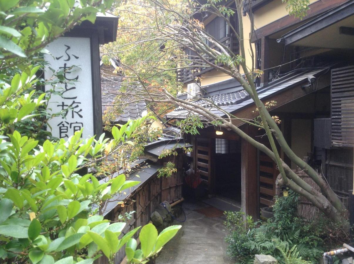 Habitación de estilo japonés con baño compartido