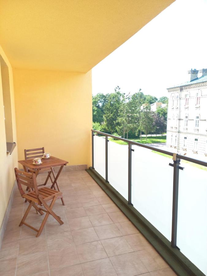 ŁADNE MIESZKANIE W PRZYJAZNEJ OKOLICY - NICE APARTMENT IN a FRIENDLY NEIGHBORHOOD - Chambres d’hôtes