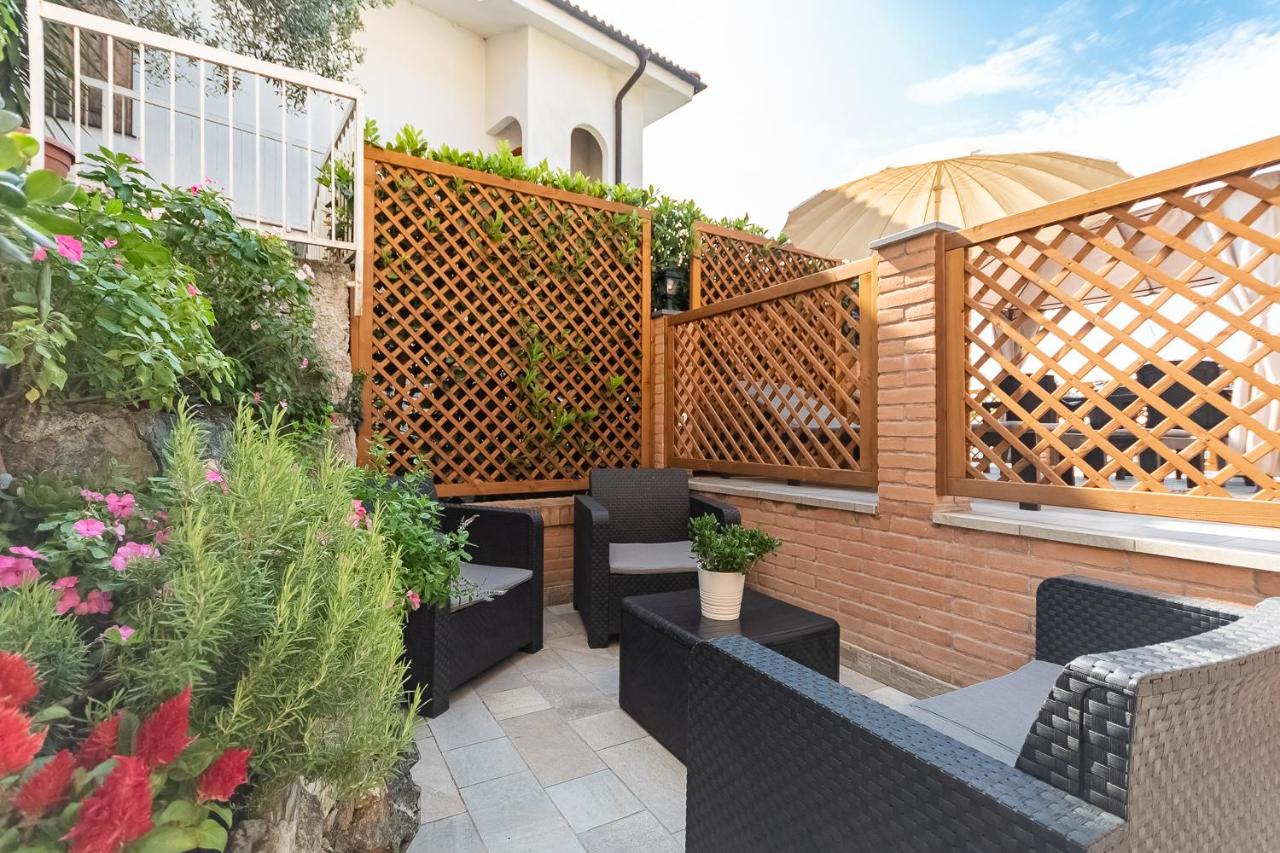 La Roccia Fiorita Appartamento con giardino e Jacuzzi - B&B