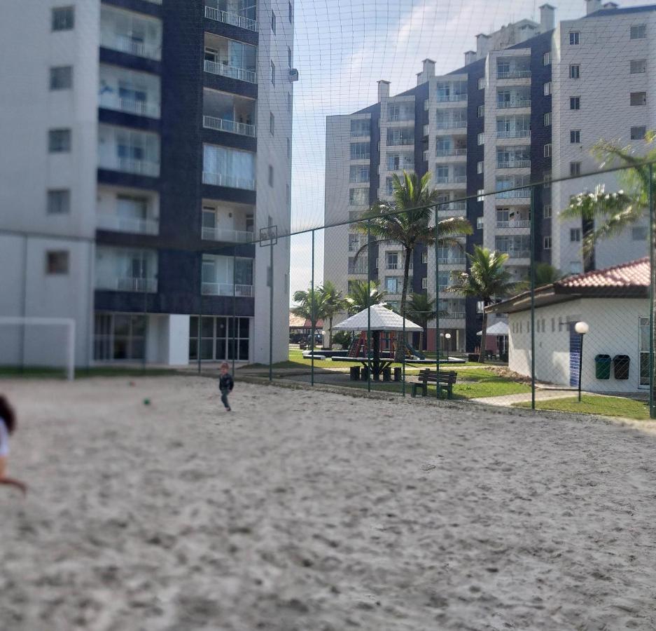 Apto Resort Cambuhy frente Mar Piscina Academia - Chambres d'hôtes Matinhos