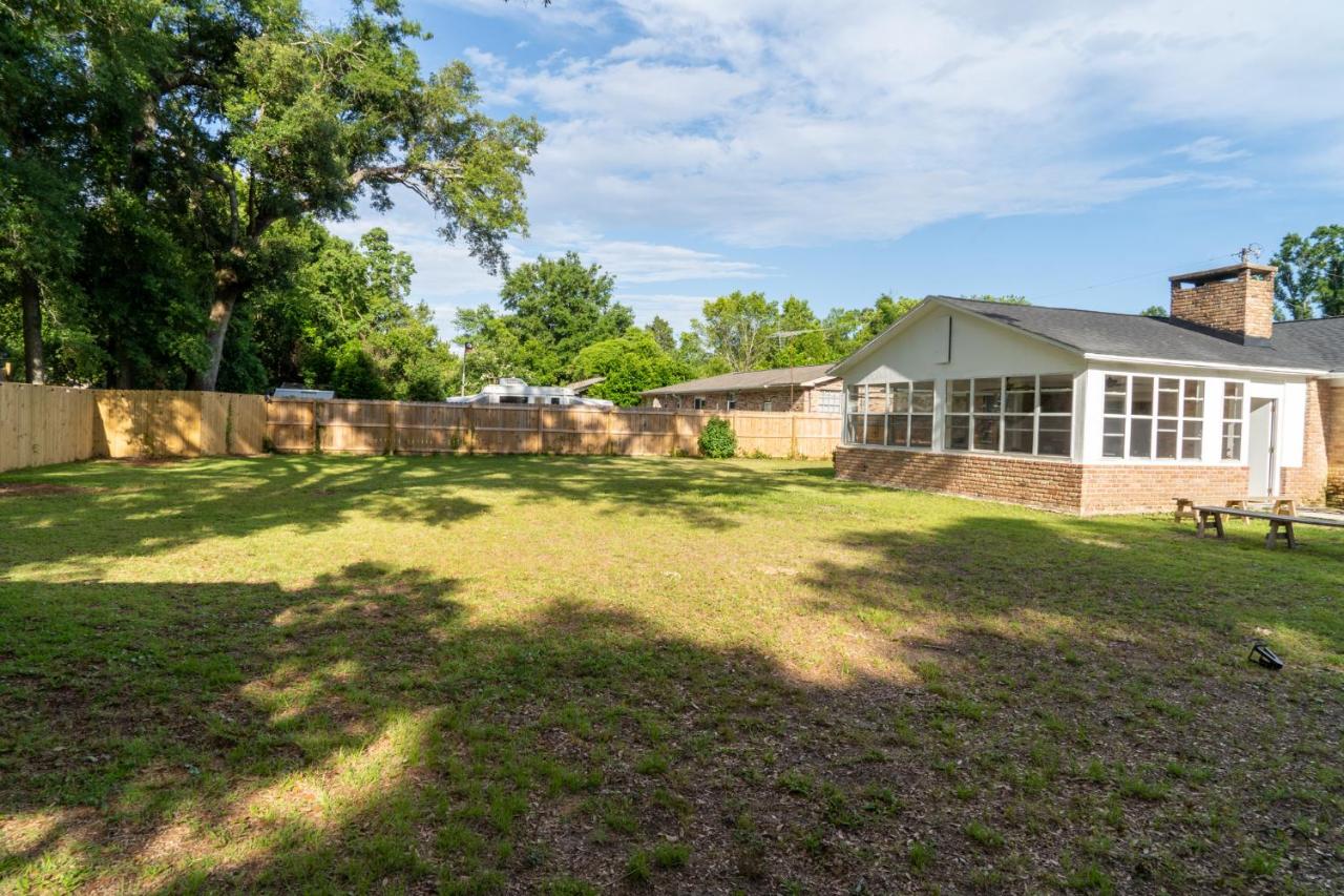 Beautiful Family Home Near Airport, I-10, Shopping - Bed and Breakfast