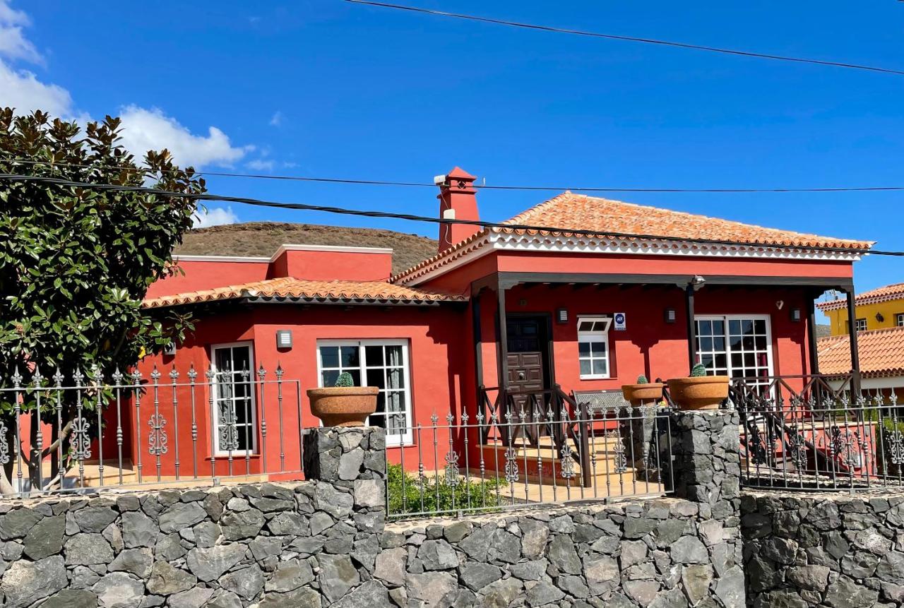 Villa Consuelo - Quiet Location Close to Resorts - B&B