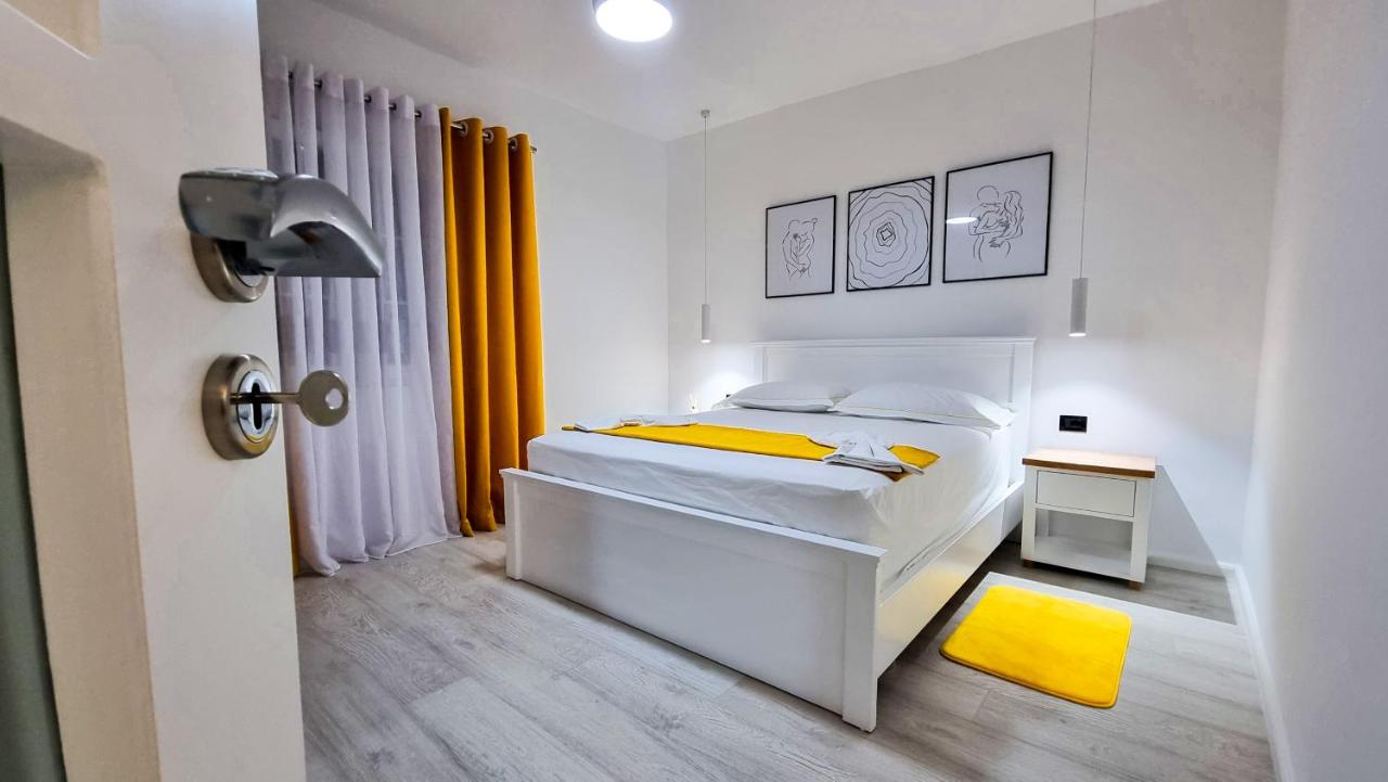 B&B Berat - 'The Yellow' Condo - Bed and Breakfast Berat