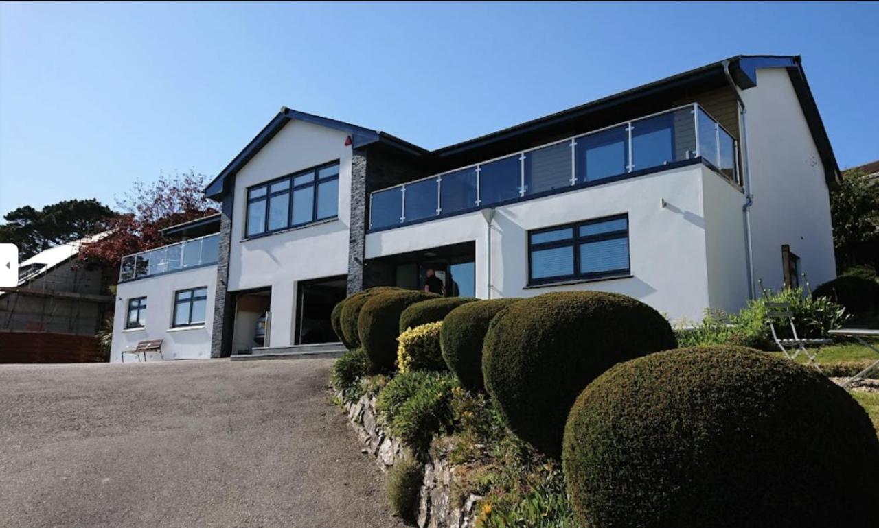 1 Chatsworth Riverscape Apartments - Riverview apartment in great location with free parking overlooking the Gannel just a short walk from Newquays incredible beaches and local amenities - Chambres d’hôtes