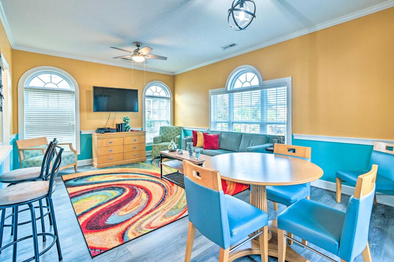 Colorful Myrtle Beach Golf Club Condo with Pool - B&B