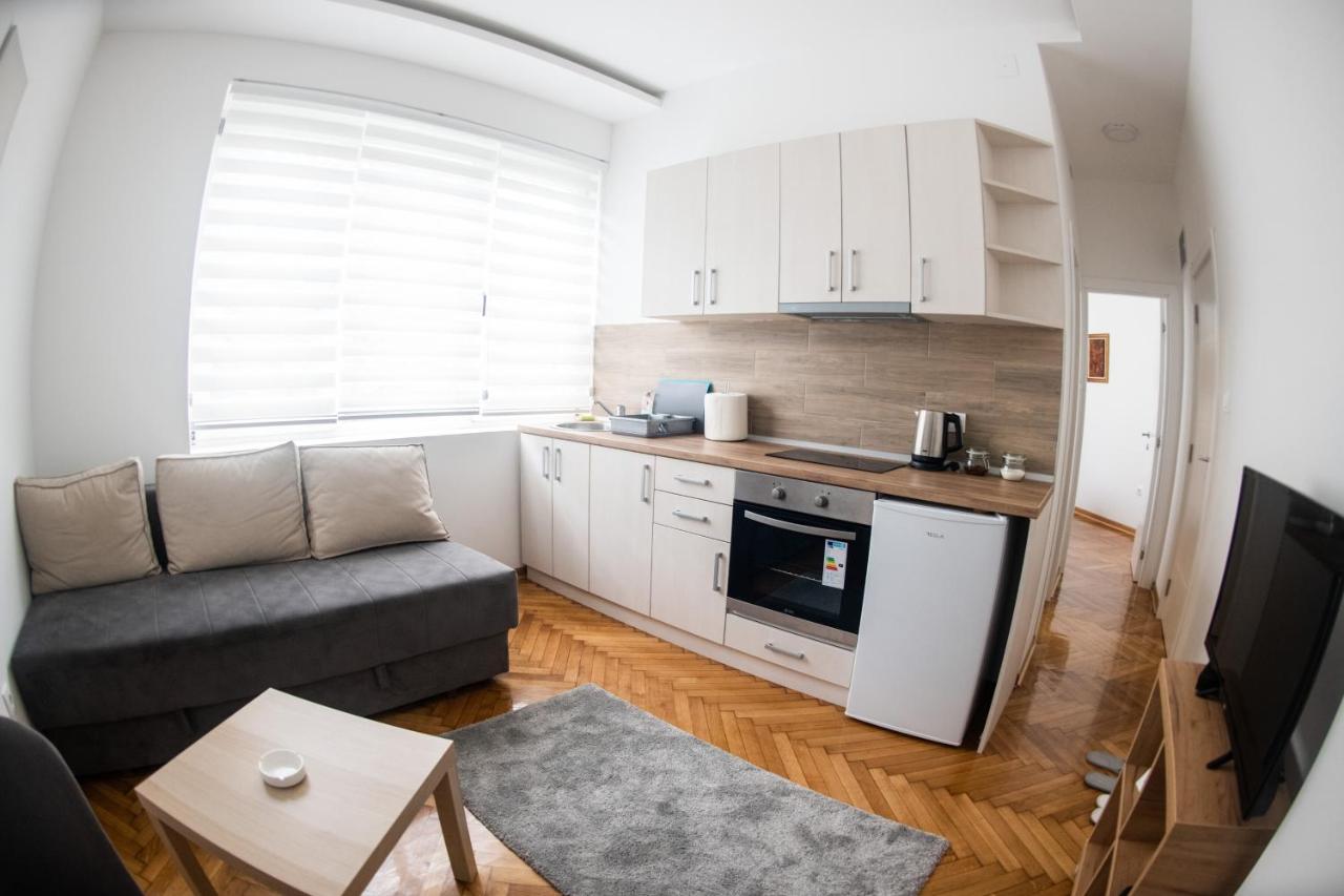 APARTMAN TEA 3 - Bed and Breakfast Čukarica