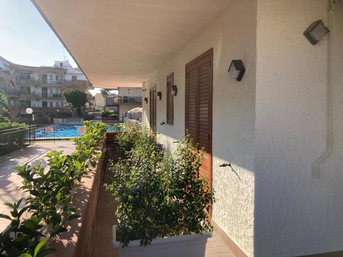 Il Paguro Apartment Giardini Naxos con piscina condominiale - Chambres d'hôtes Giardini-Naxos
