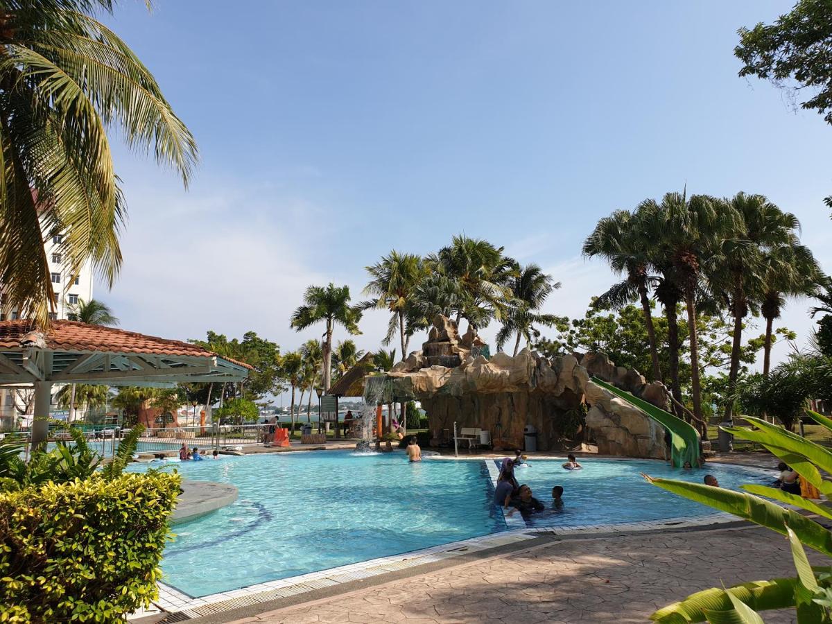 99 Glory Beach Resort - seaview, poolview, beachfront,wifi - Ferienwohnung