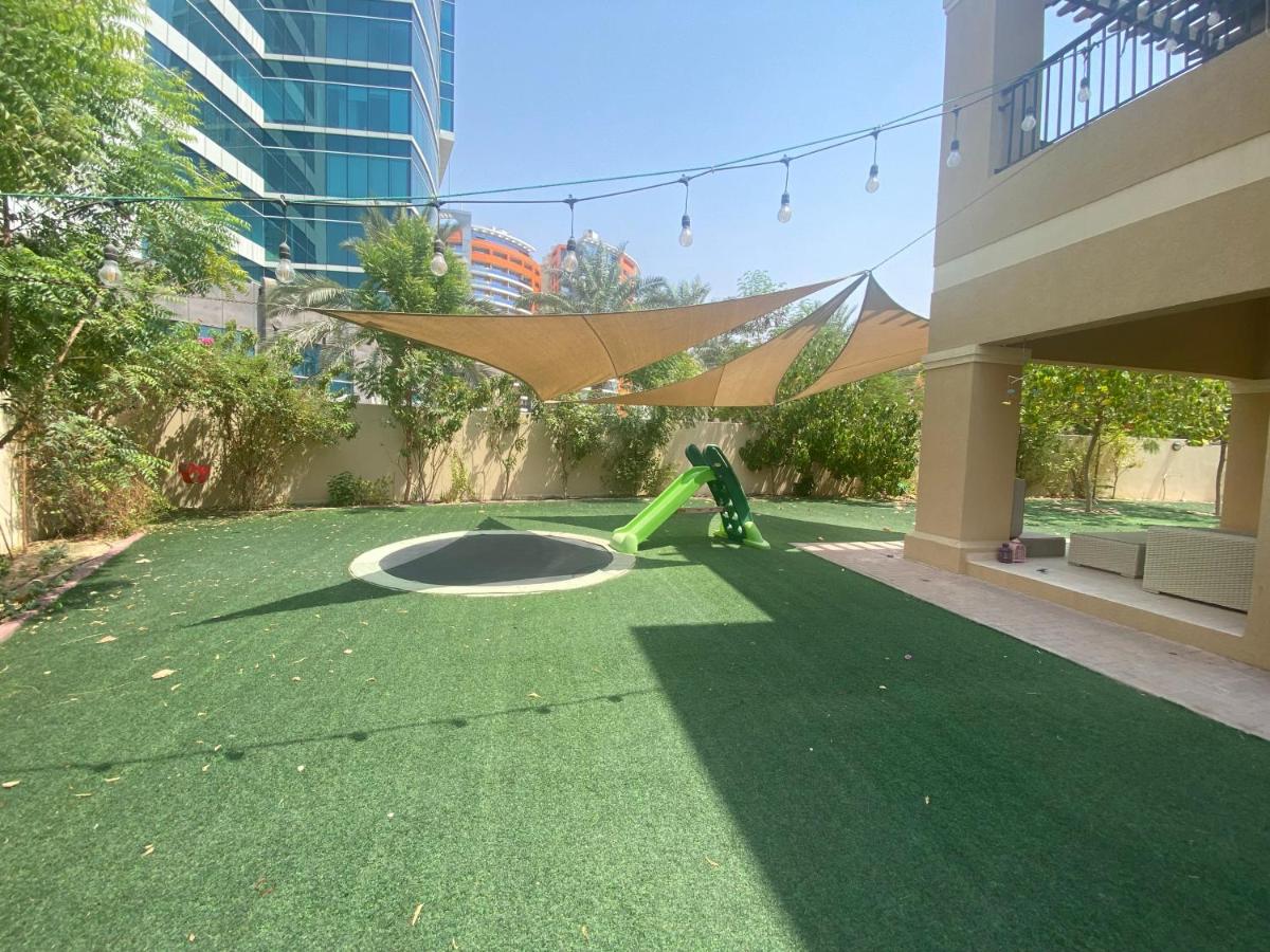 B&B Dubai - Spacious 4-bedroom villa, children friendly - Bed and Breakfast Dubai