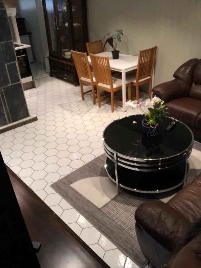 Basement Apartment Varadero - Bed and Breakfast Lyngdal
