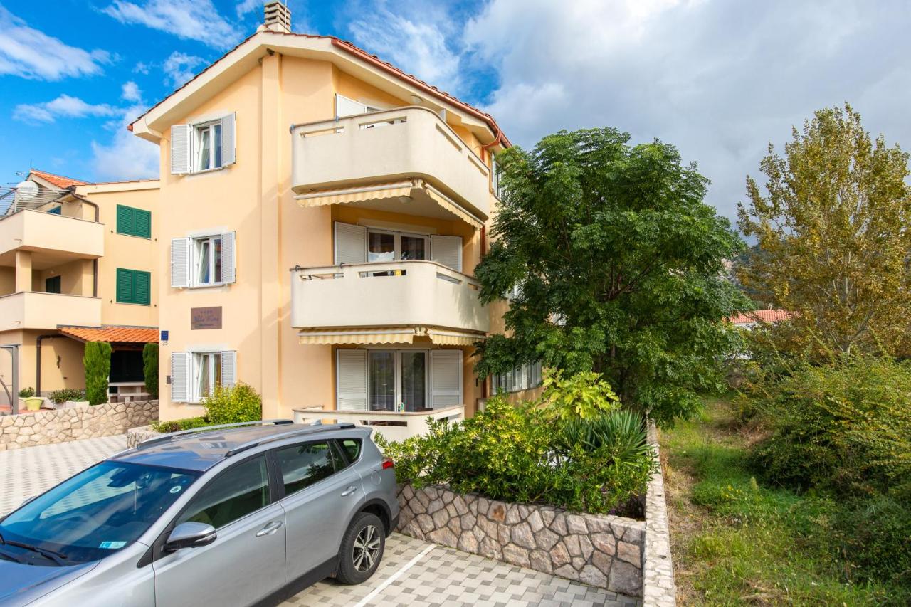 Apartment with Mountain View