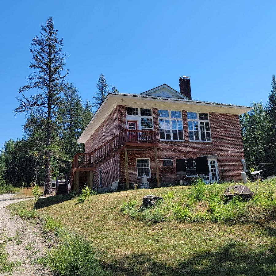 B&B Sandpoint - The Colburn Schoolhouse - Literature Suite - Bed and Breakfast Sandpoint