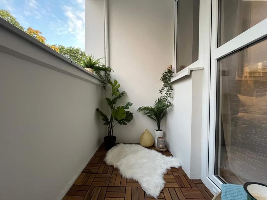 Modern Retro Apart ~ 800m Main Square - B&B