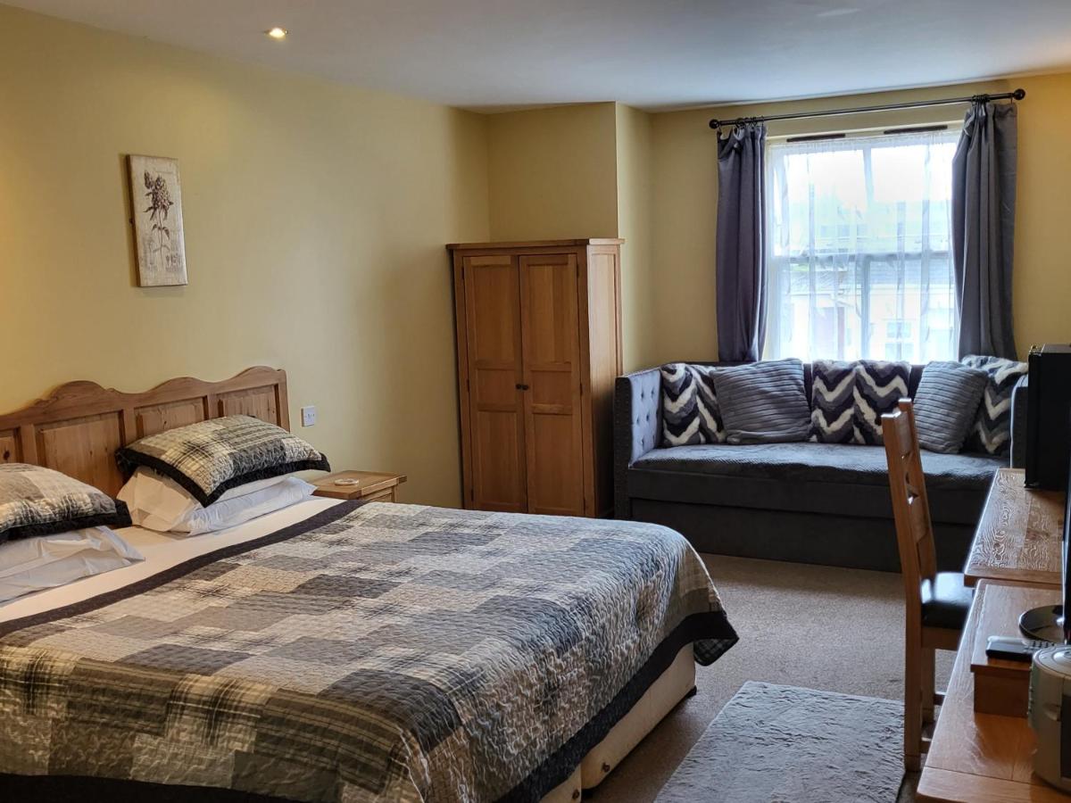 Habitación con cama extragrande y ducha a ras de suelo - Adaptada para personas con movilidad reducida