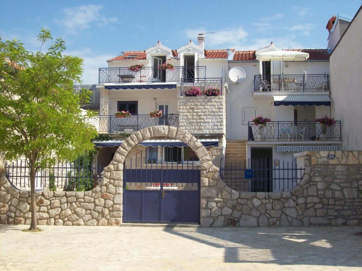 B&B Jezera - Apartments by the sea Jezera, Murter - 5057 - Bed and Breakfast Jezera