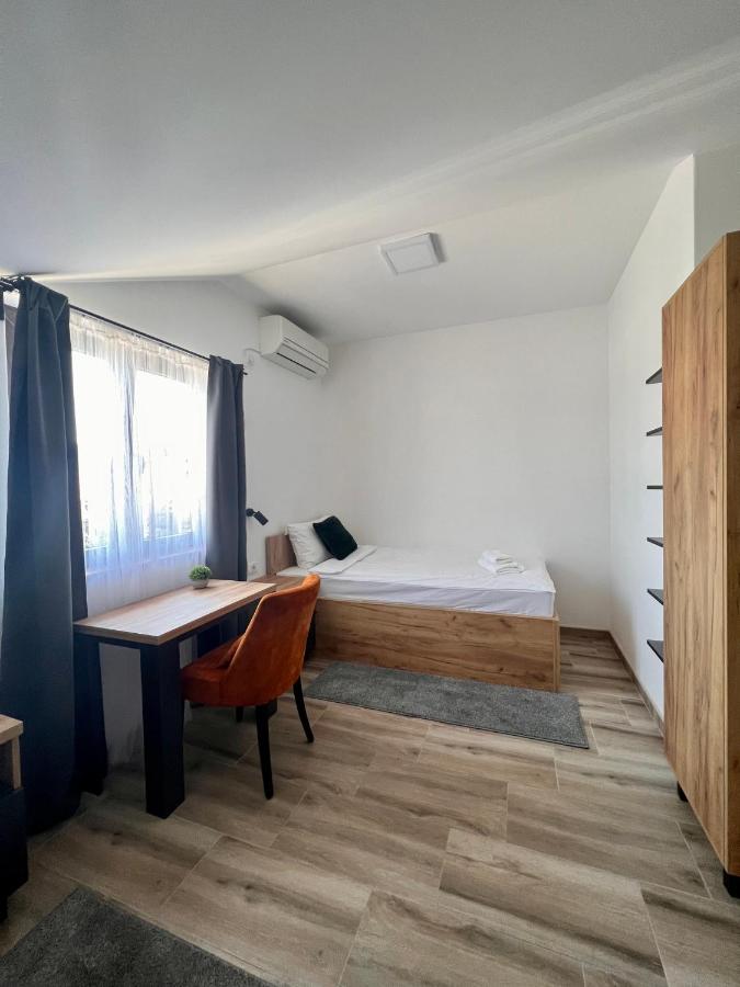 Camera Deluxe Doppia con Letti Singoli