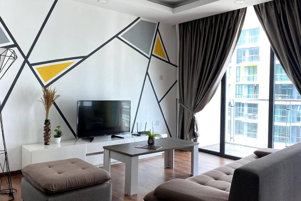 #2.1 Jazz Suites Large Bed Vivacity Kuching 3rooms - B&B