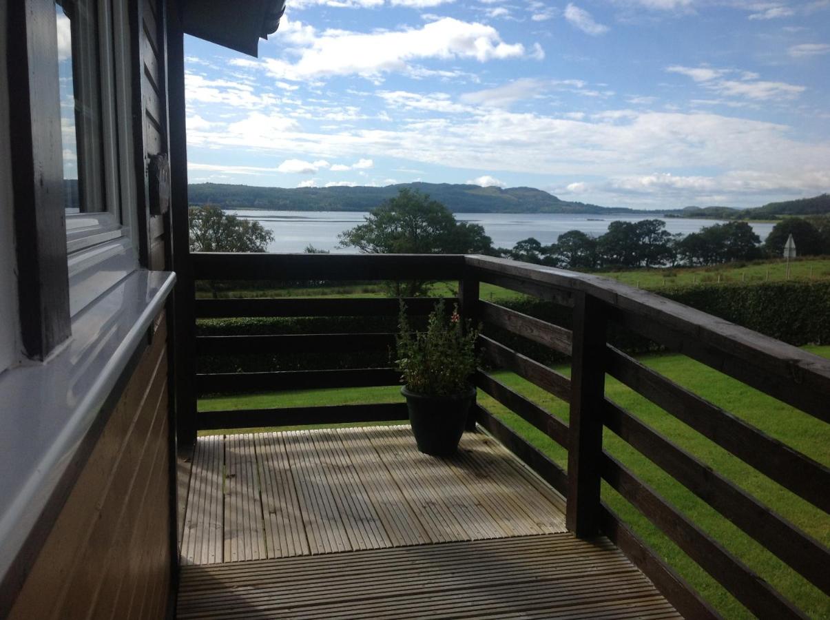 Two-Bedroom Lodge with Lake View 2