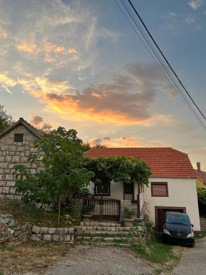 B&B Nikšić - Kuća za odmor - Bed and Breakfast Nikšić