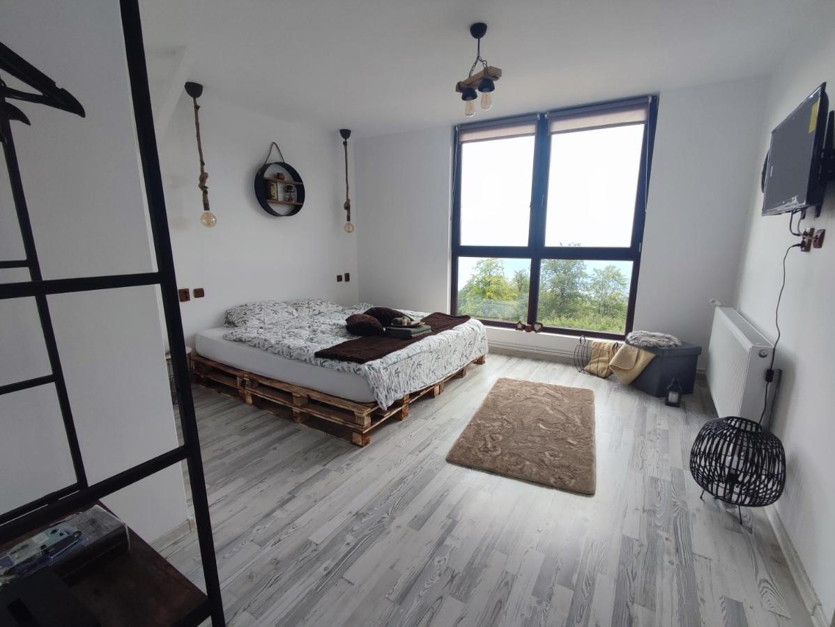 Kamer met Kingsize Bed en Uitzicht op de Bergen