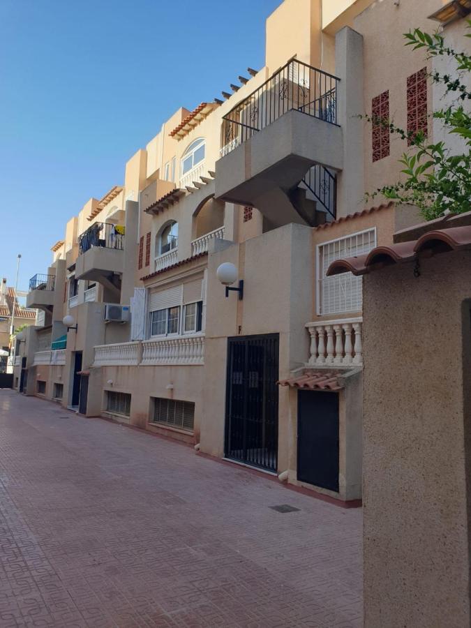 Villas Del Mar 2-bedroom Apartment with Swimming pool - B&B Torrevieja