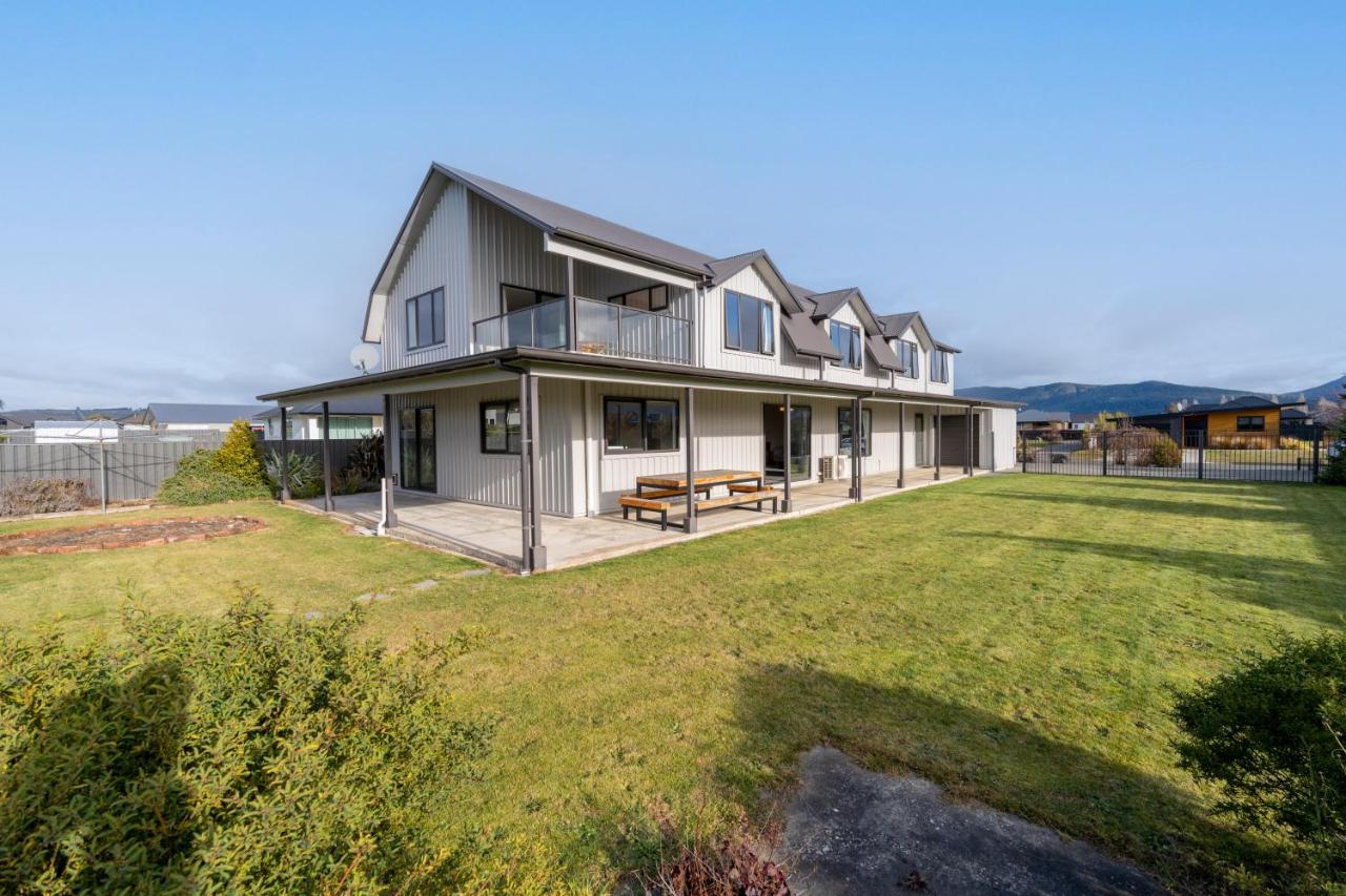 Acheron Homestead - Te Anau Holiday Home - B&B