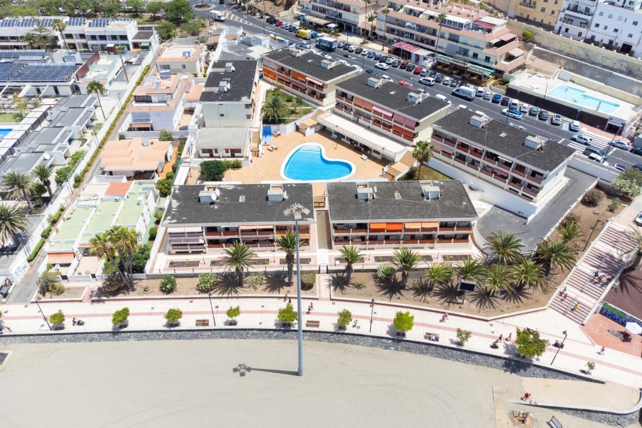 Close to Playa las Vistas with pool and parking - Bed and Breakfast Los Cristianos